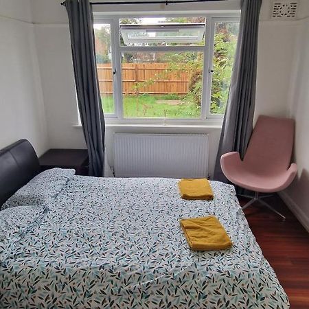 Ritzs Place Northolt  Buitenkant foto