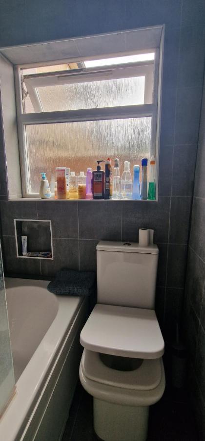 Ritzs Place Northolt  Buitenkant foto